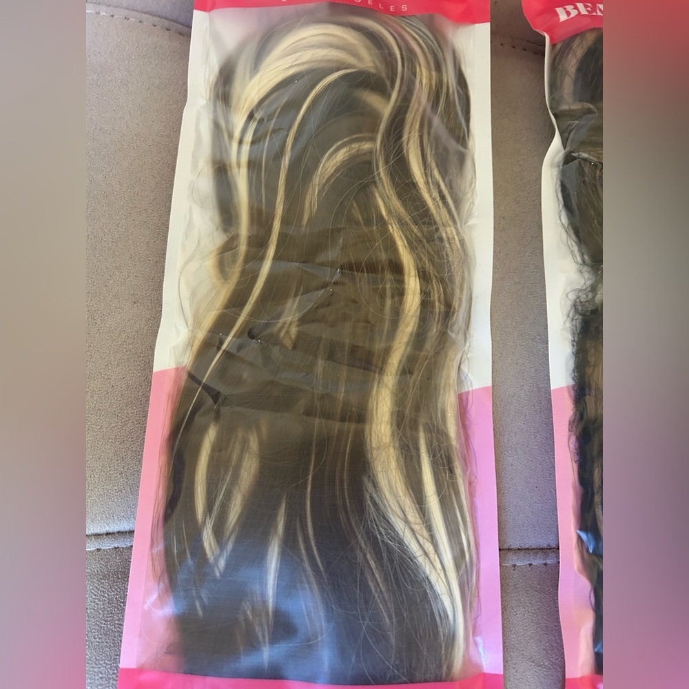 NWT BEAUTY BELLO LOS ANGELES Secret Hair Halo Hair Extensions